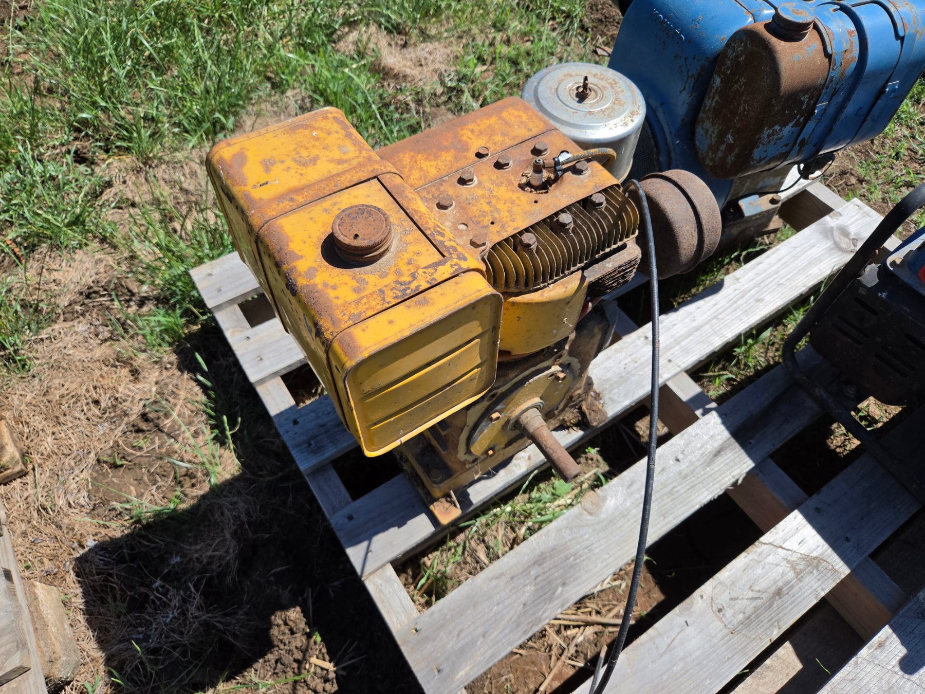 Used - 10 Hp I/C Briggs Petrol Engine - photo 4