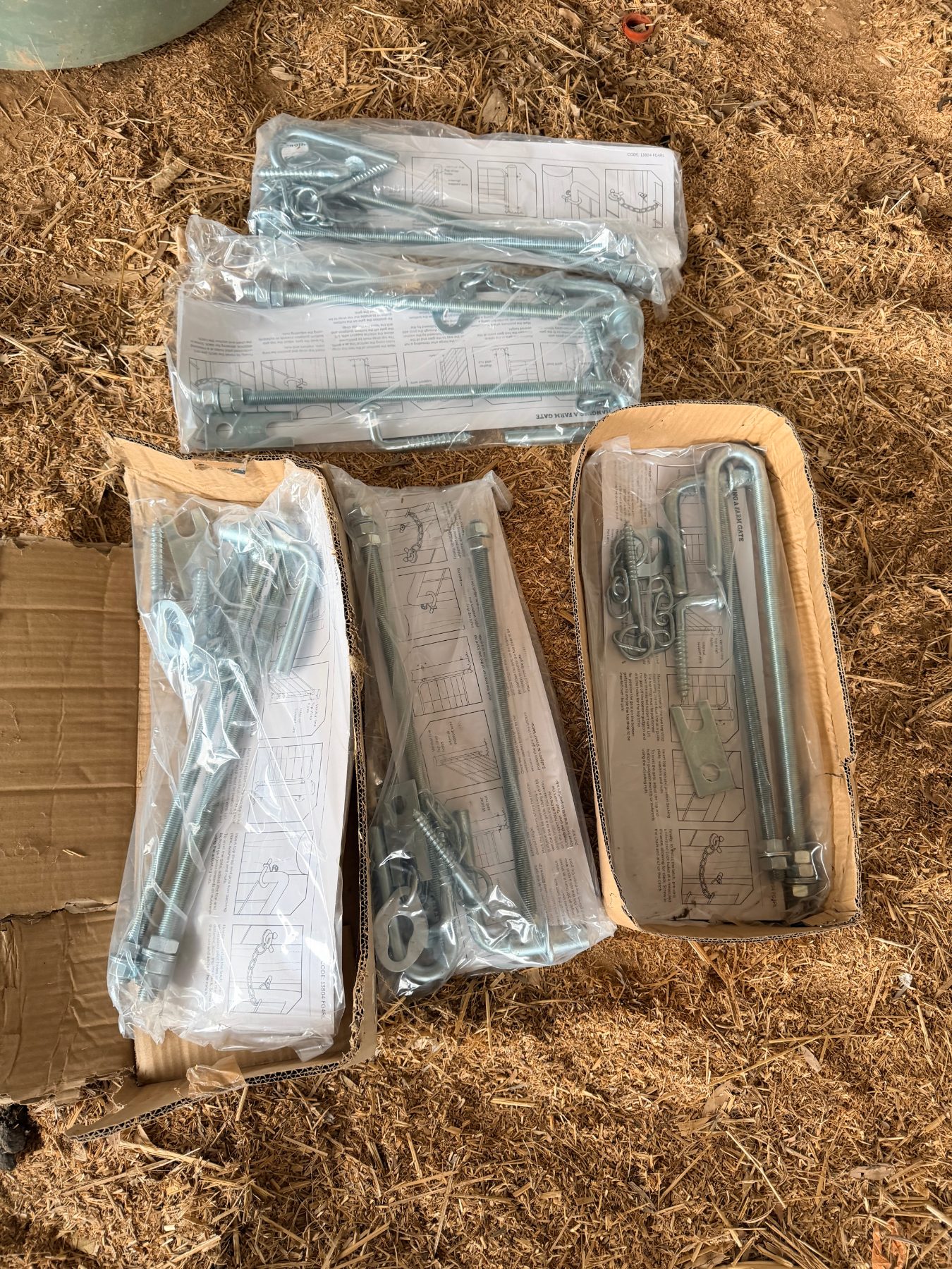 4 boxes (20 fittings) of brand new Whites Rural Gate Fitting kits - photo 2