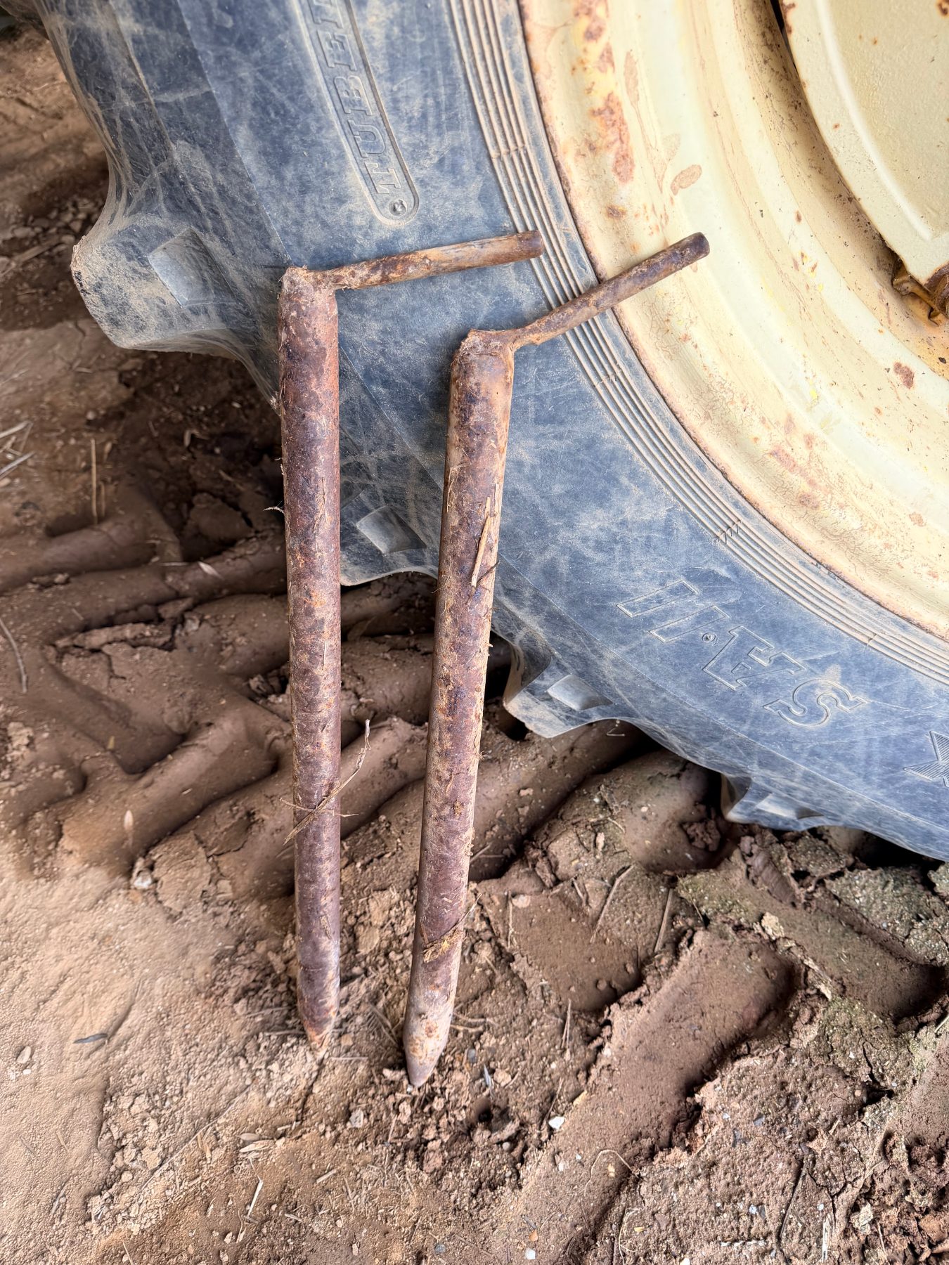 Hay bale spikes - photo 1