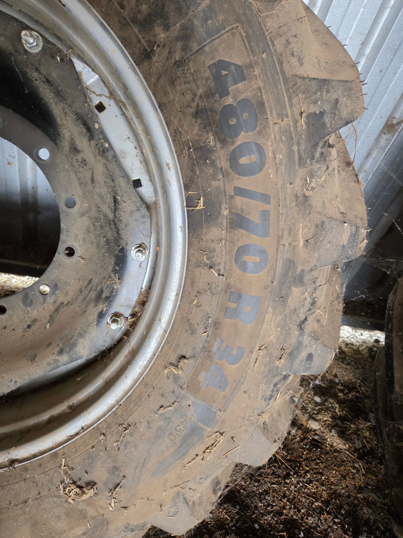 2x Michelin Tractor Rims & Tyres 480/70R34 - photo 4