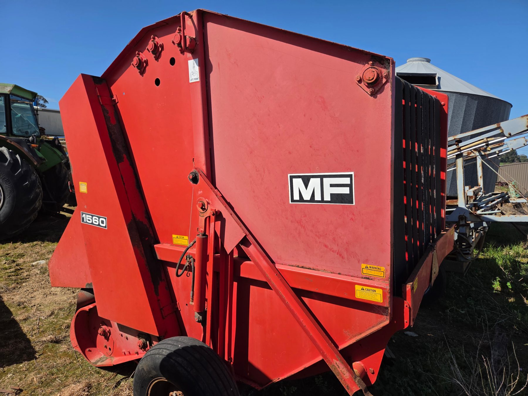 Massey MF-1560 Round Baler - photo 2