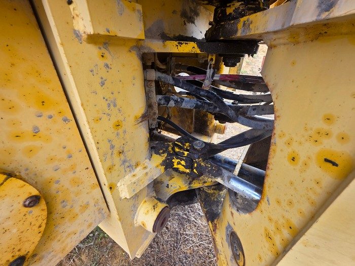 Komatsu WA200 Front End Loader - photo 9