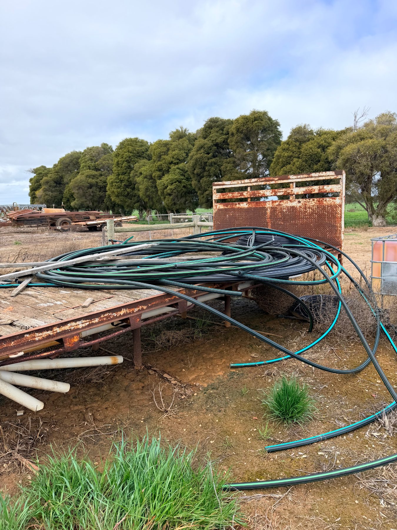 Large quantity of assorted poly pipe - photo 5