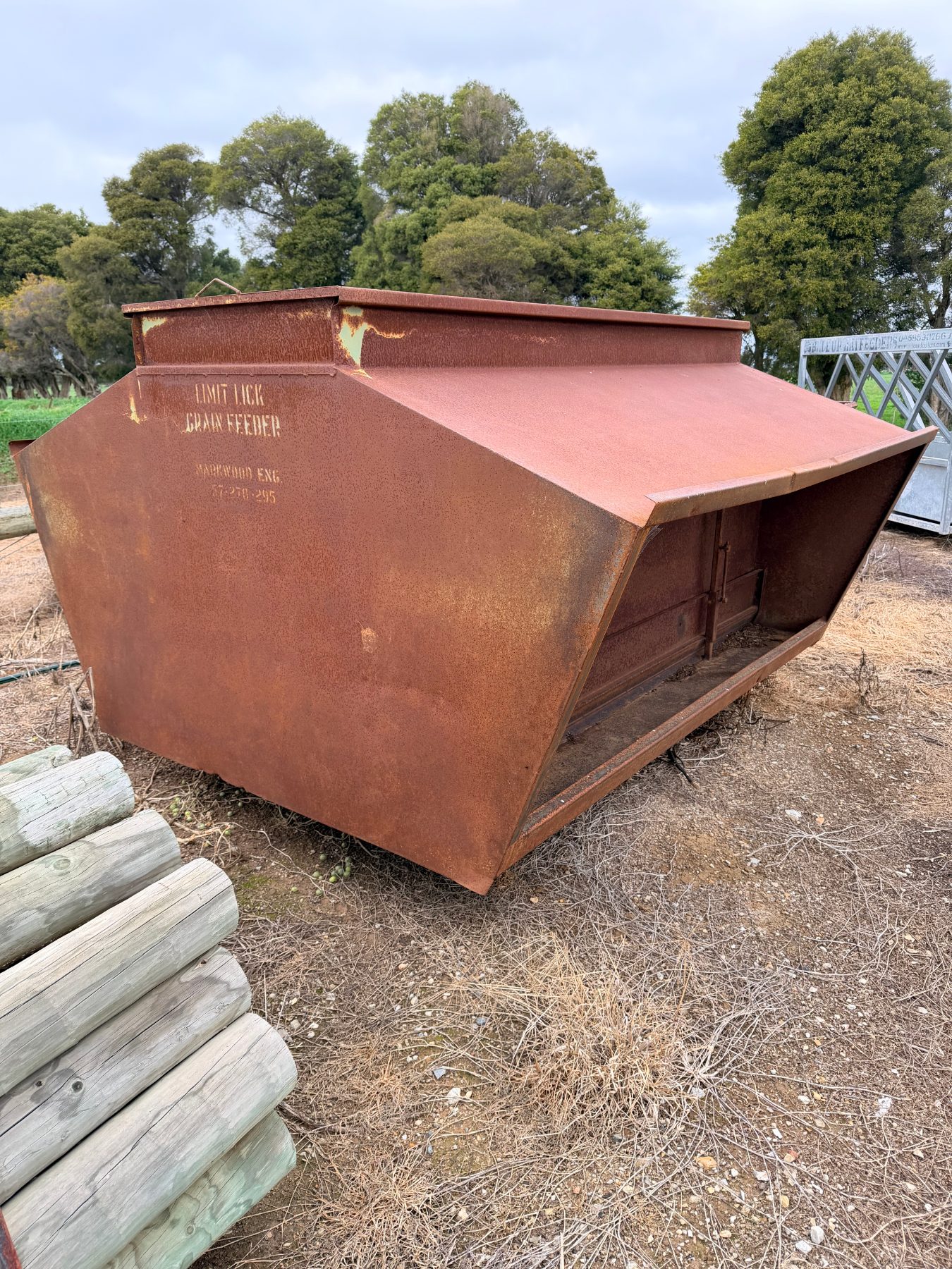 Markwood Engineering 2T grain feeder - photo 2