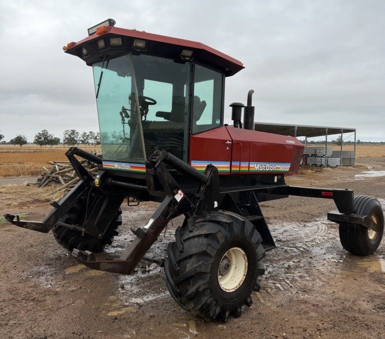 1995 MacDon 9000 Swather with Haybine Front - photo 5