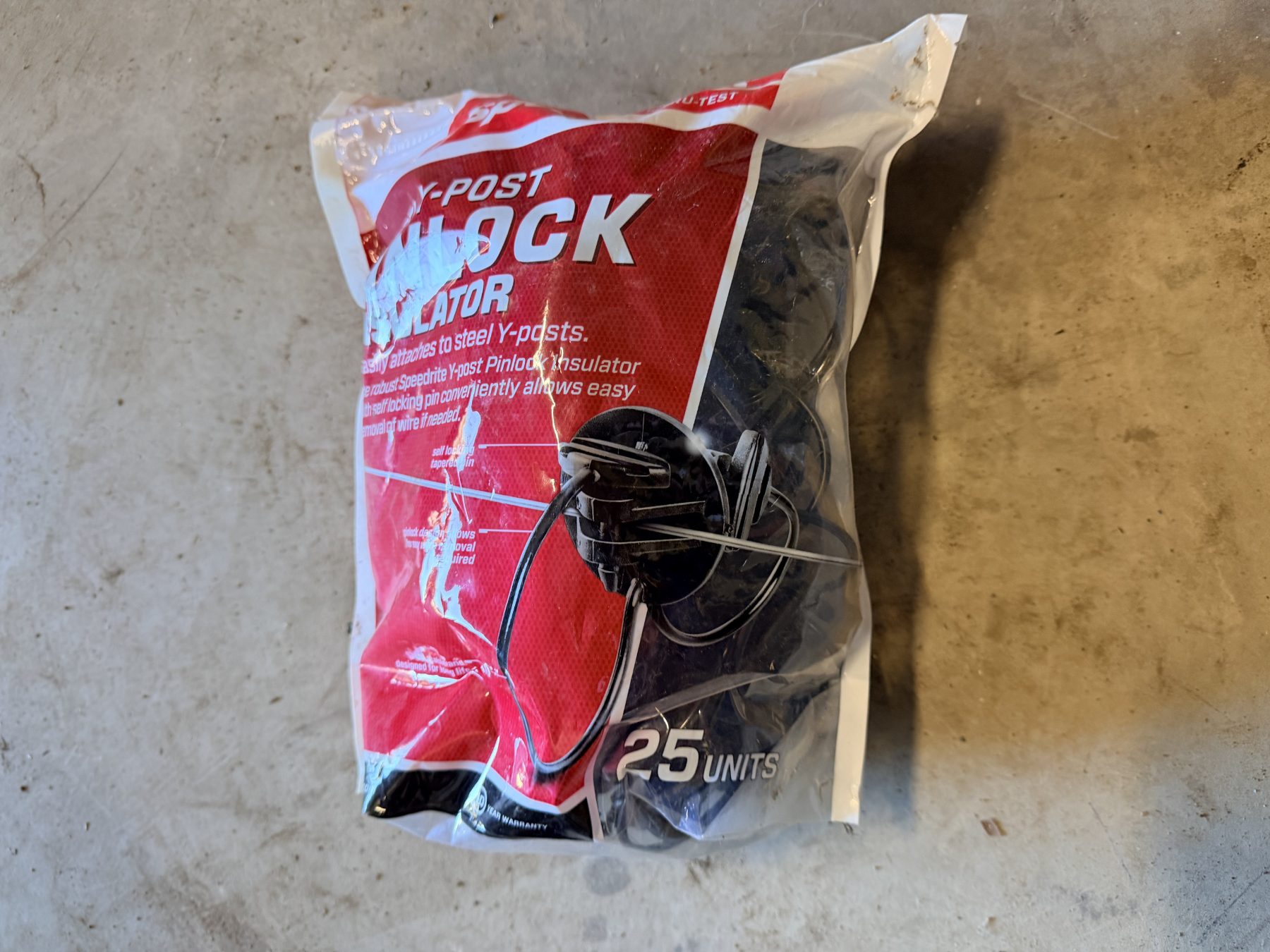 Full packet of Speedrite electric fence steel post insulators