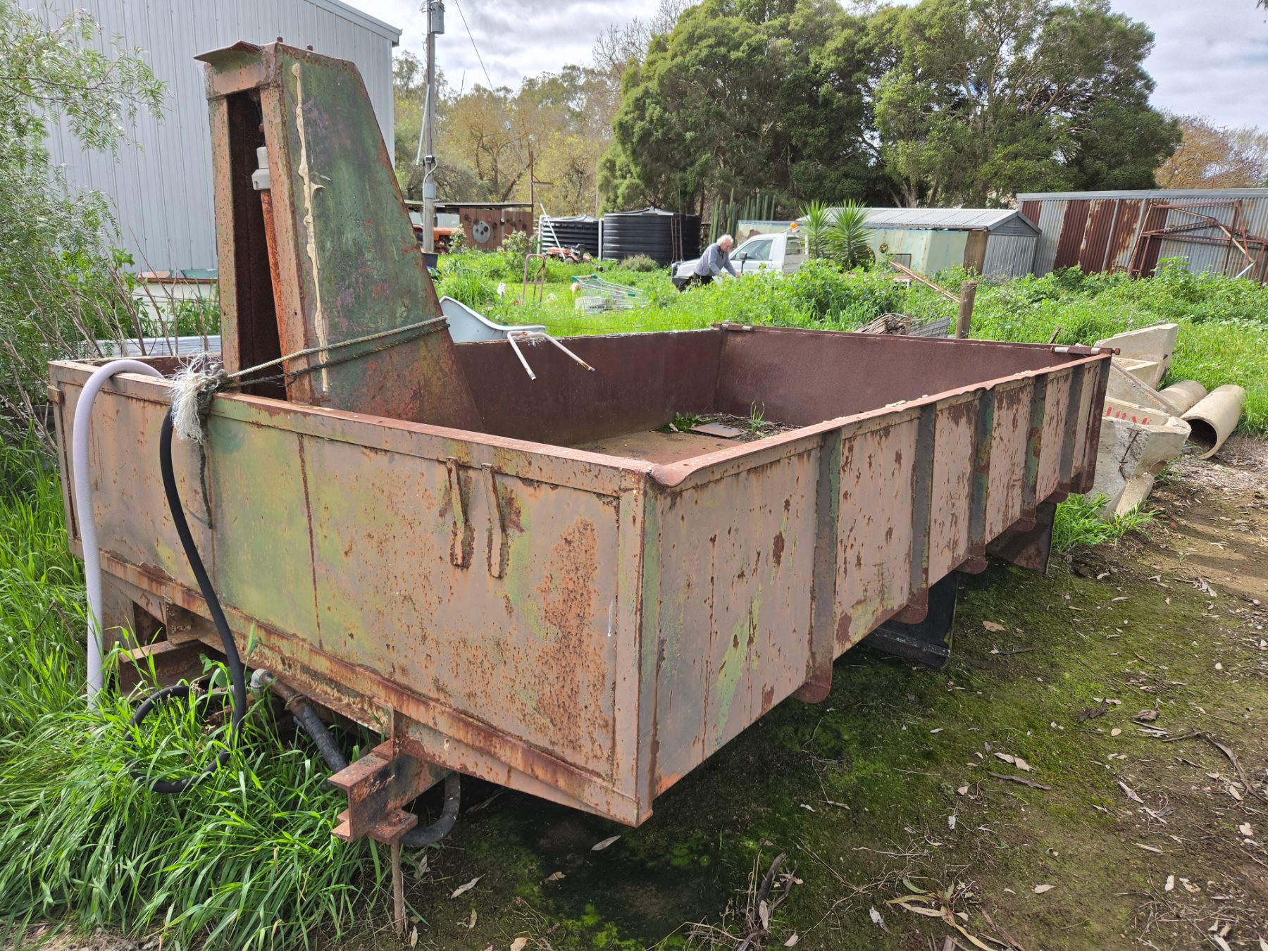 Hyd. Tipper Body on Chassis Rails - photo 1