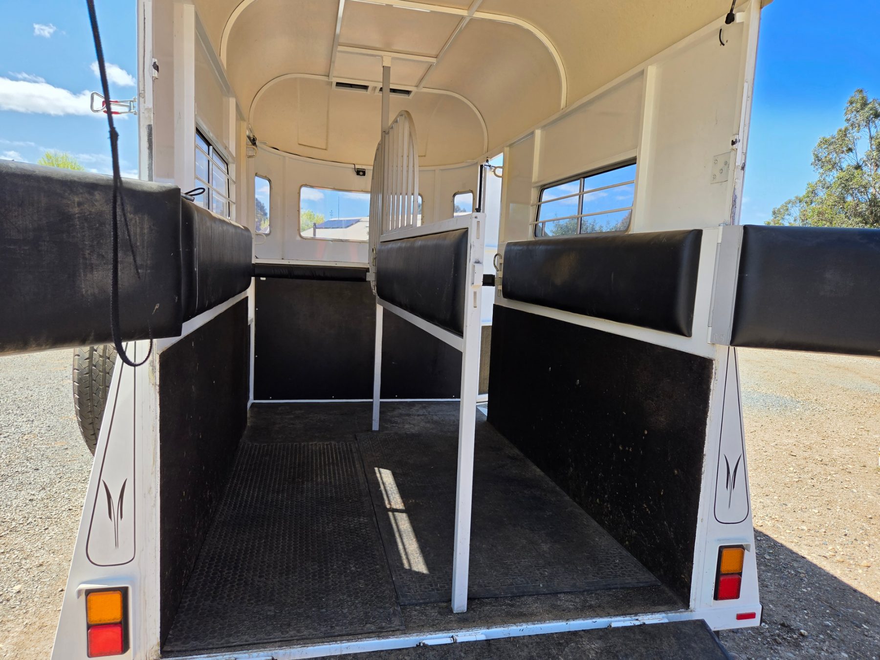 Used - 2012 Tender Deluxe Twin Horse Float (VIN:6T9T27V97CODAZ005) - photo 6