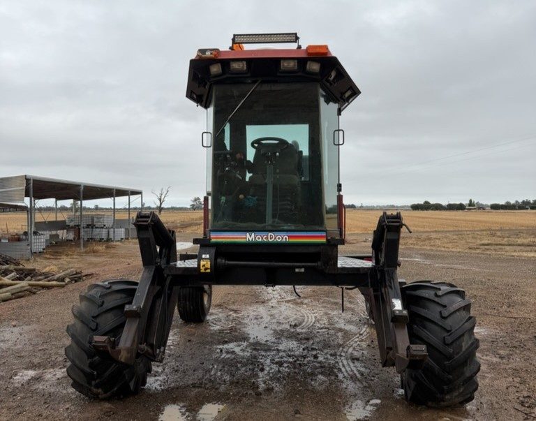 1995 MacDon 9000 Swather with Haybine Front - photo 7