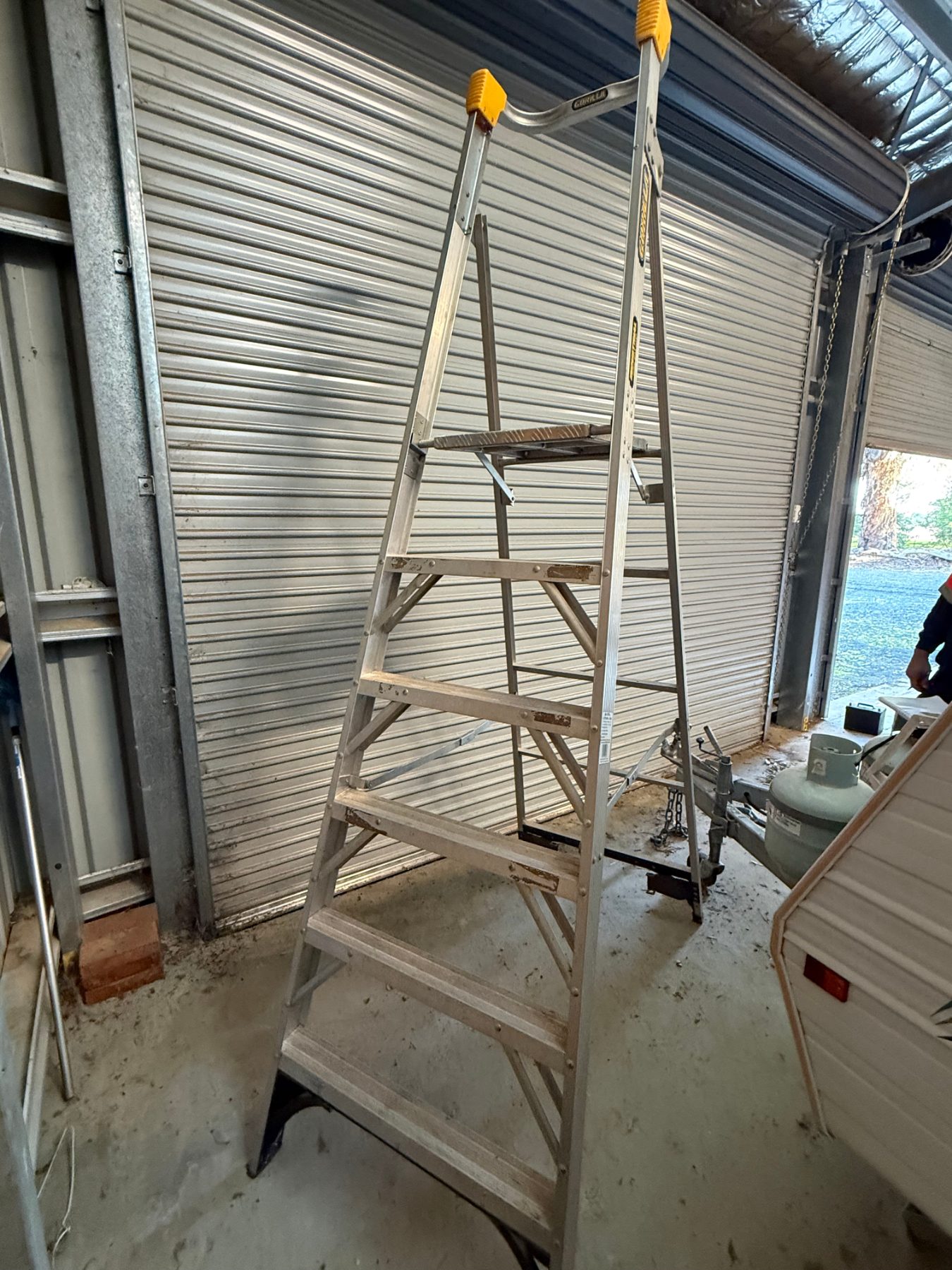 1.8m Gorilla platform ladder - photo 2