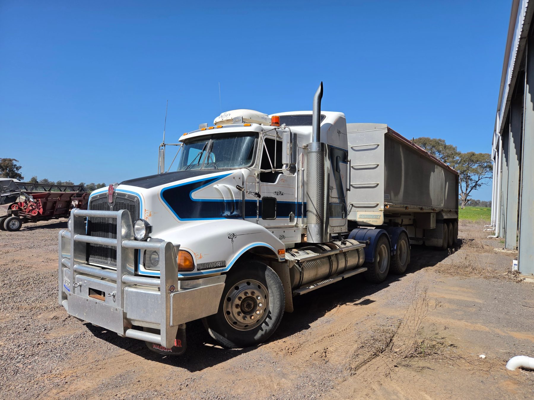 2005 Kenworth T404 with 2001 Sloanebuilt Tri-axle Grain Tipper - photo 6