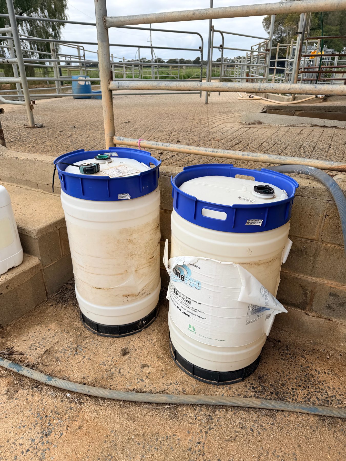 2 of 110L chemical storage drums (empty) - photo 2