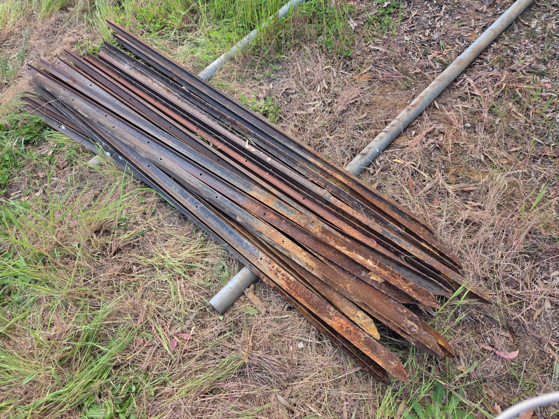 Used - 24x 7ft Steel Posts (Copy) - photo 3
