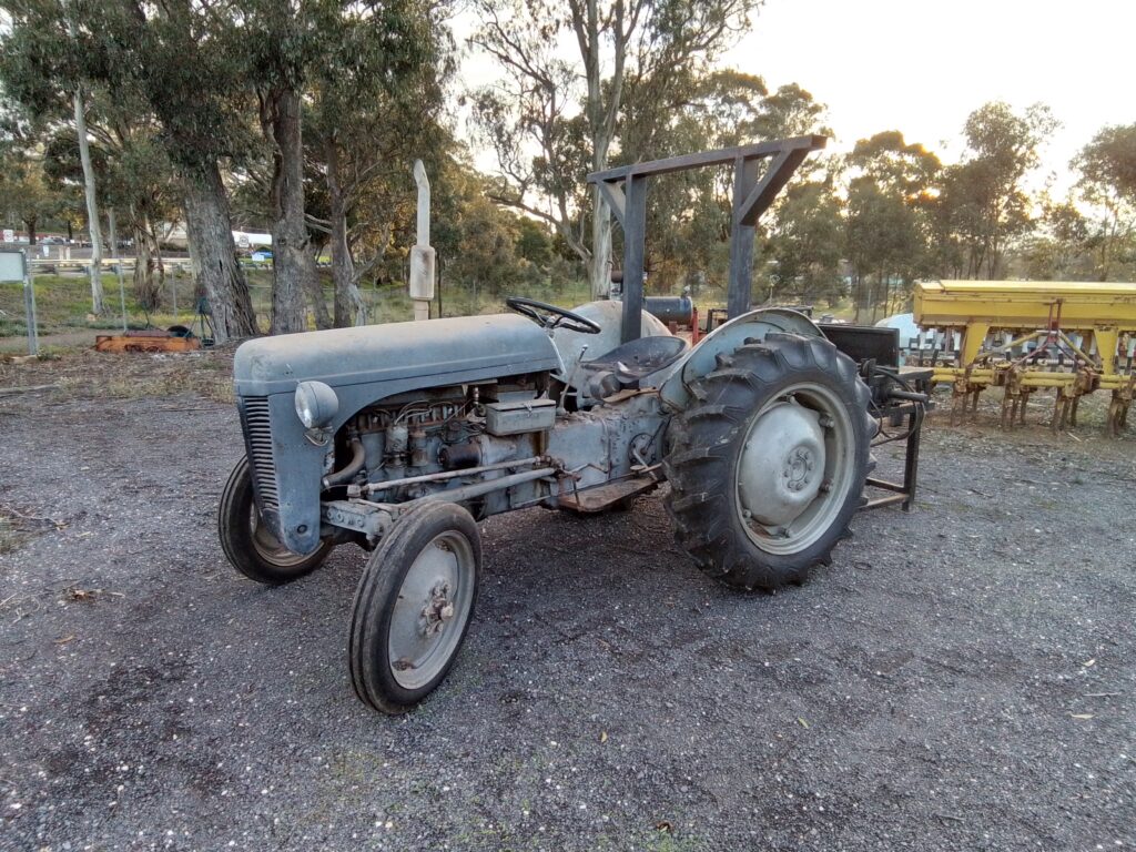 Massey TEA with 3PL Saw-Bench - photo 1