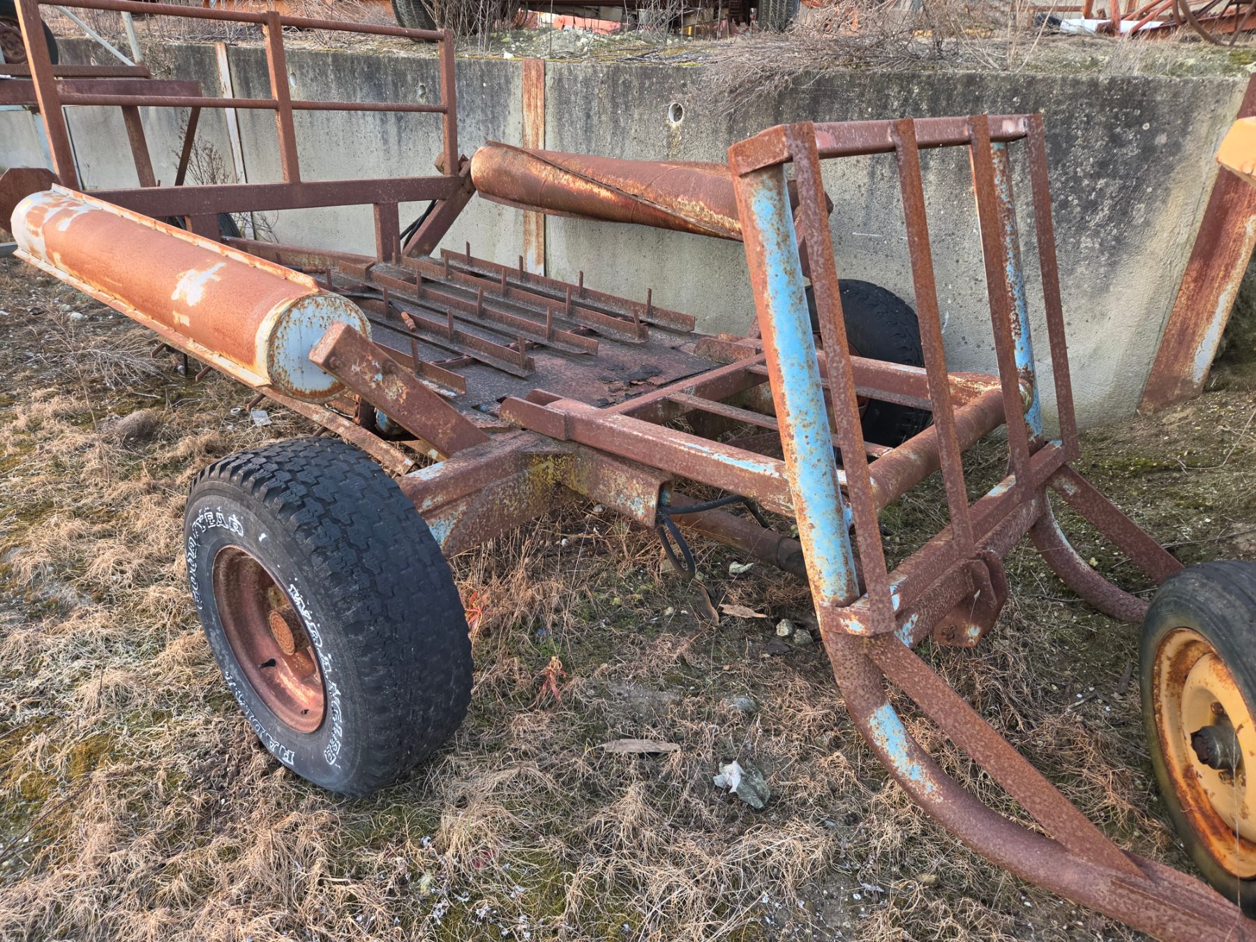 Squire Hyd. Bale Feedout Buggy - photo 1