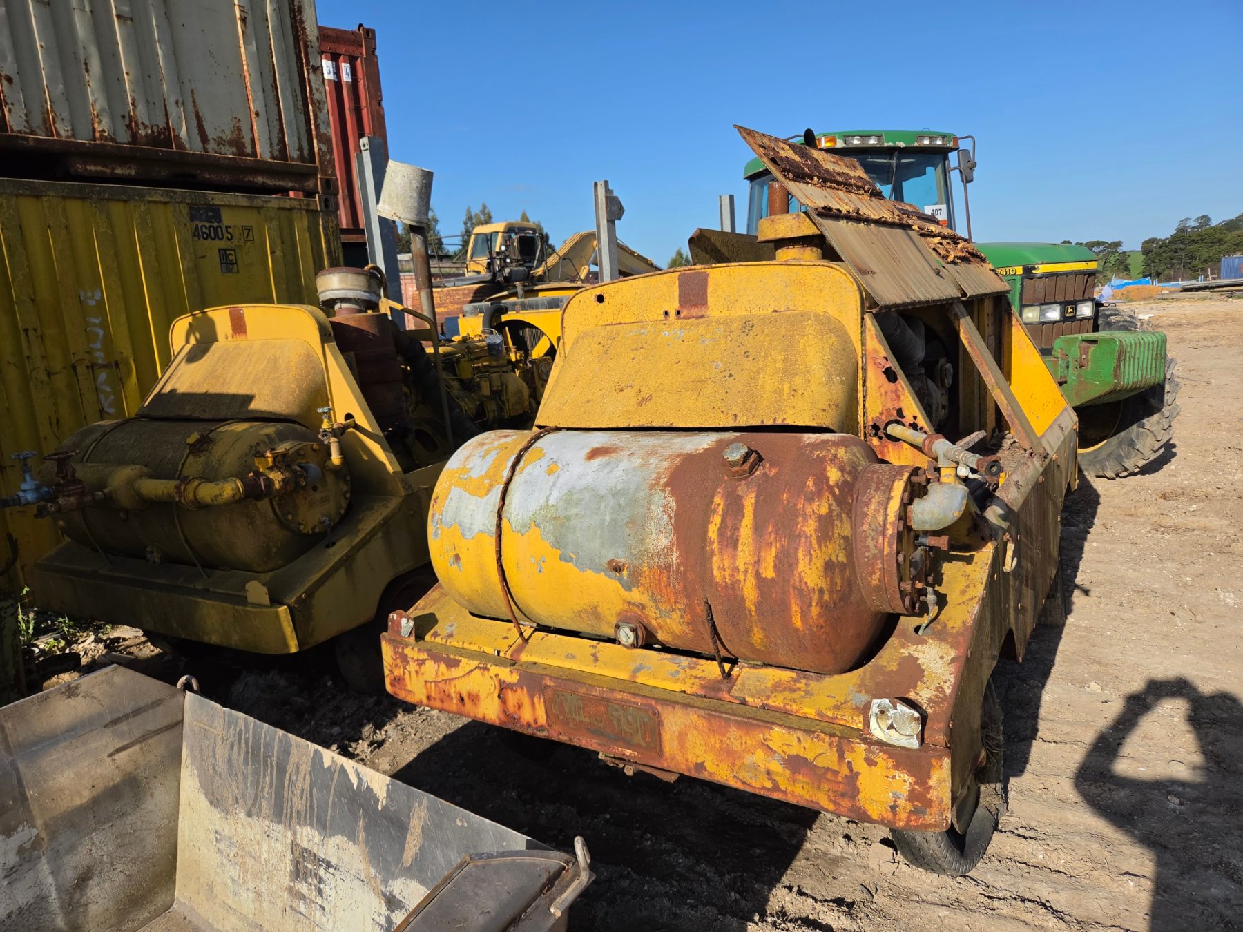 2x Industrial Compressors with 471 GM - photo 8