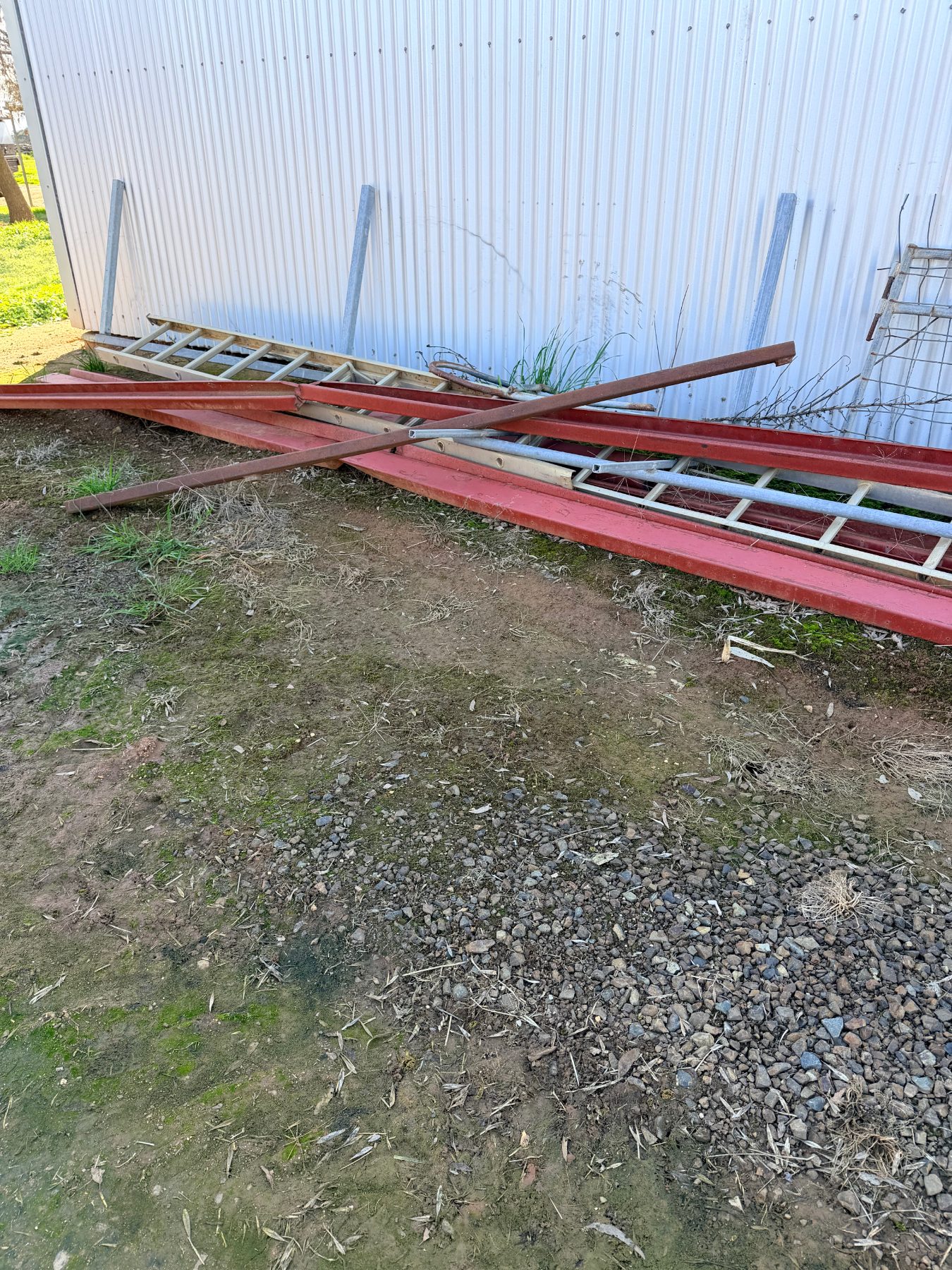 Scrap steel and old ladder - photo 2