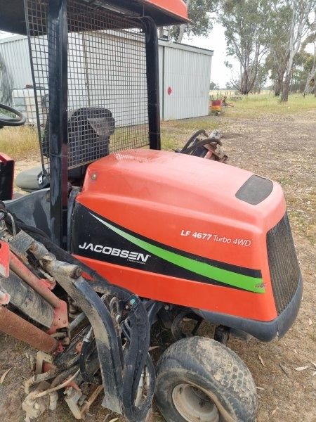 Used - Jacobsen LF4677 Fairway 4WD Mower - photo 4