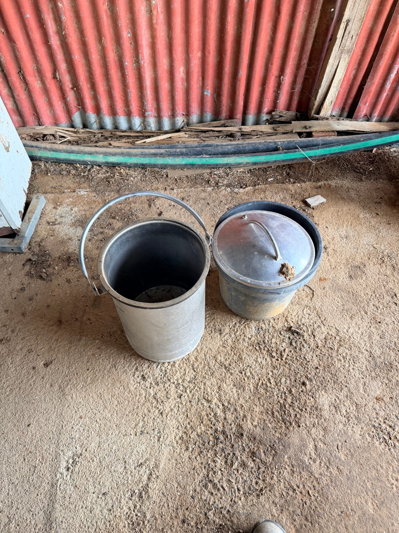 Stainless steel test bucket and 2 of 12" irrigation plugs - photo 2