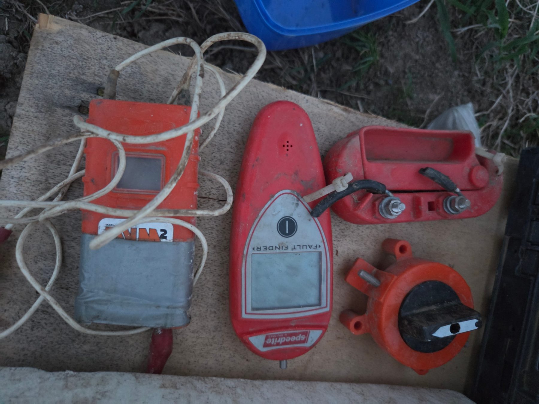 Used - Elec. Fence Volt Metre, Fault Finder & 2x Switches - photo 3