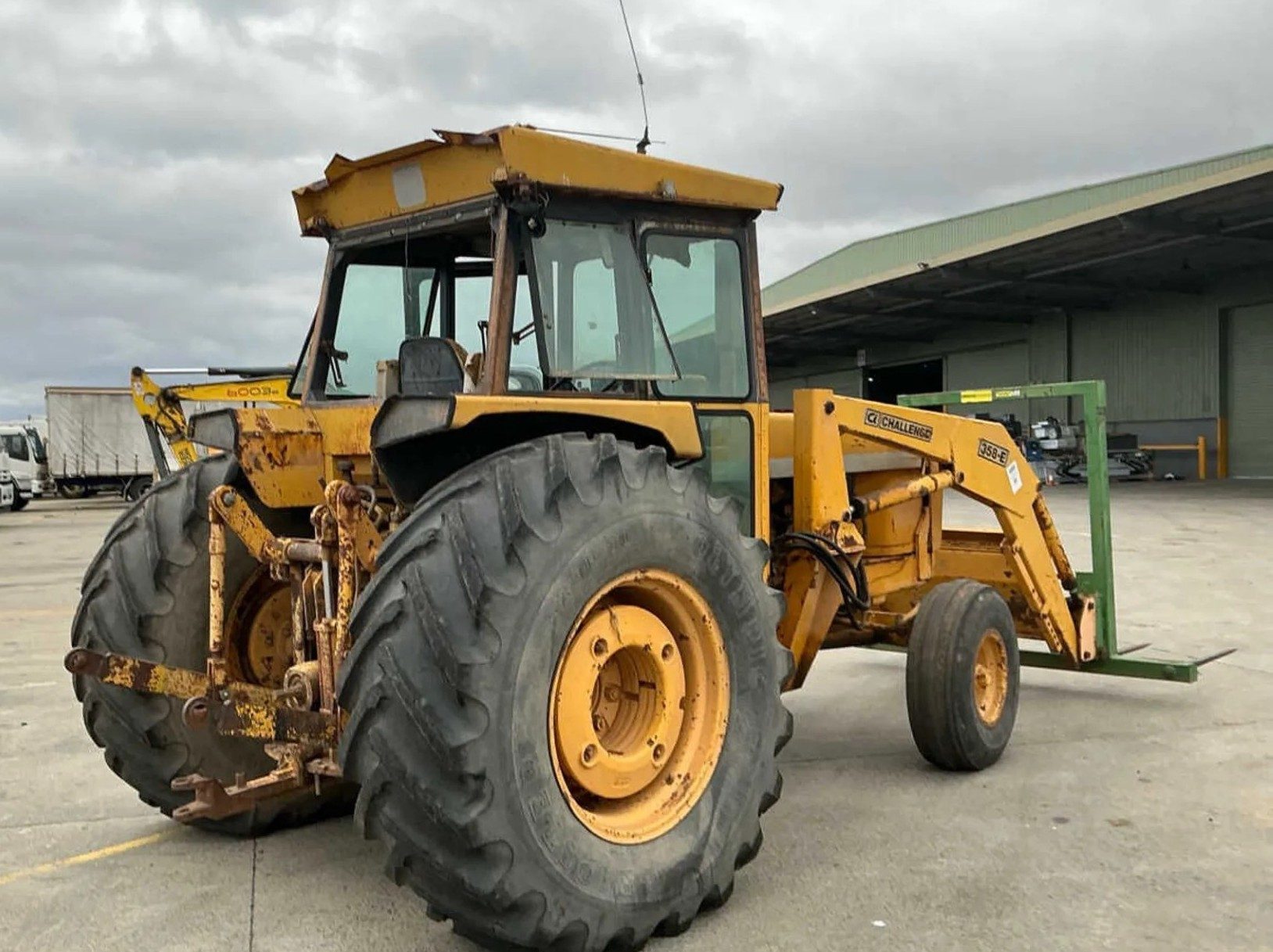 Chamberlain 4080 Tractor with FEL - photo 2