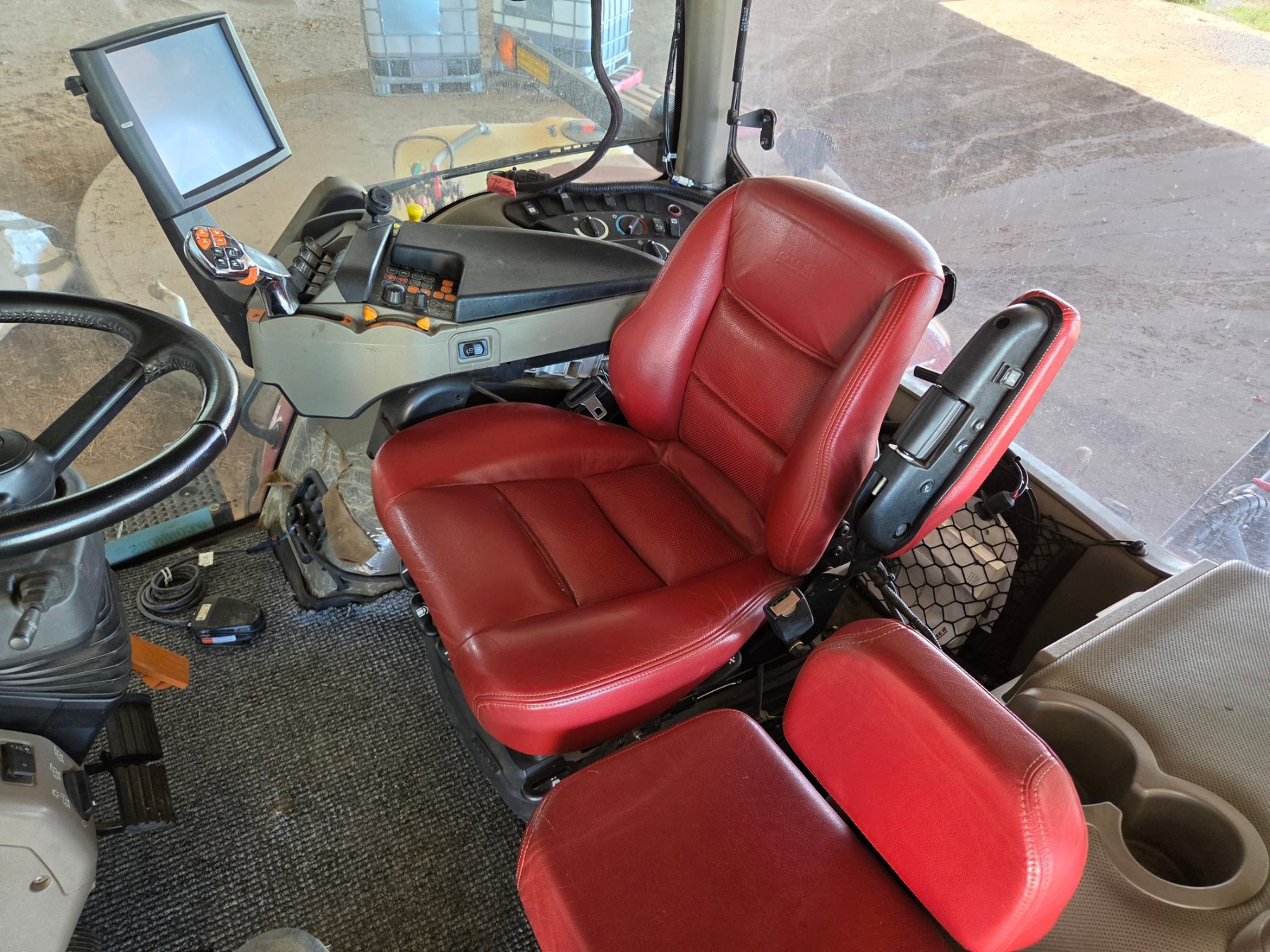 2020 Case Magnum 310 CVT - photo 11