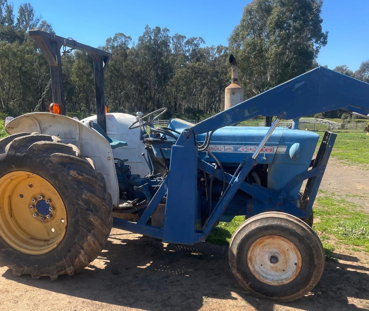 Ford 4000 2WD Tractor with FEL - photo 2