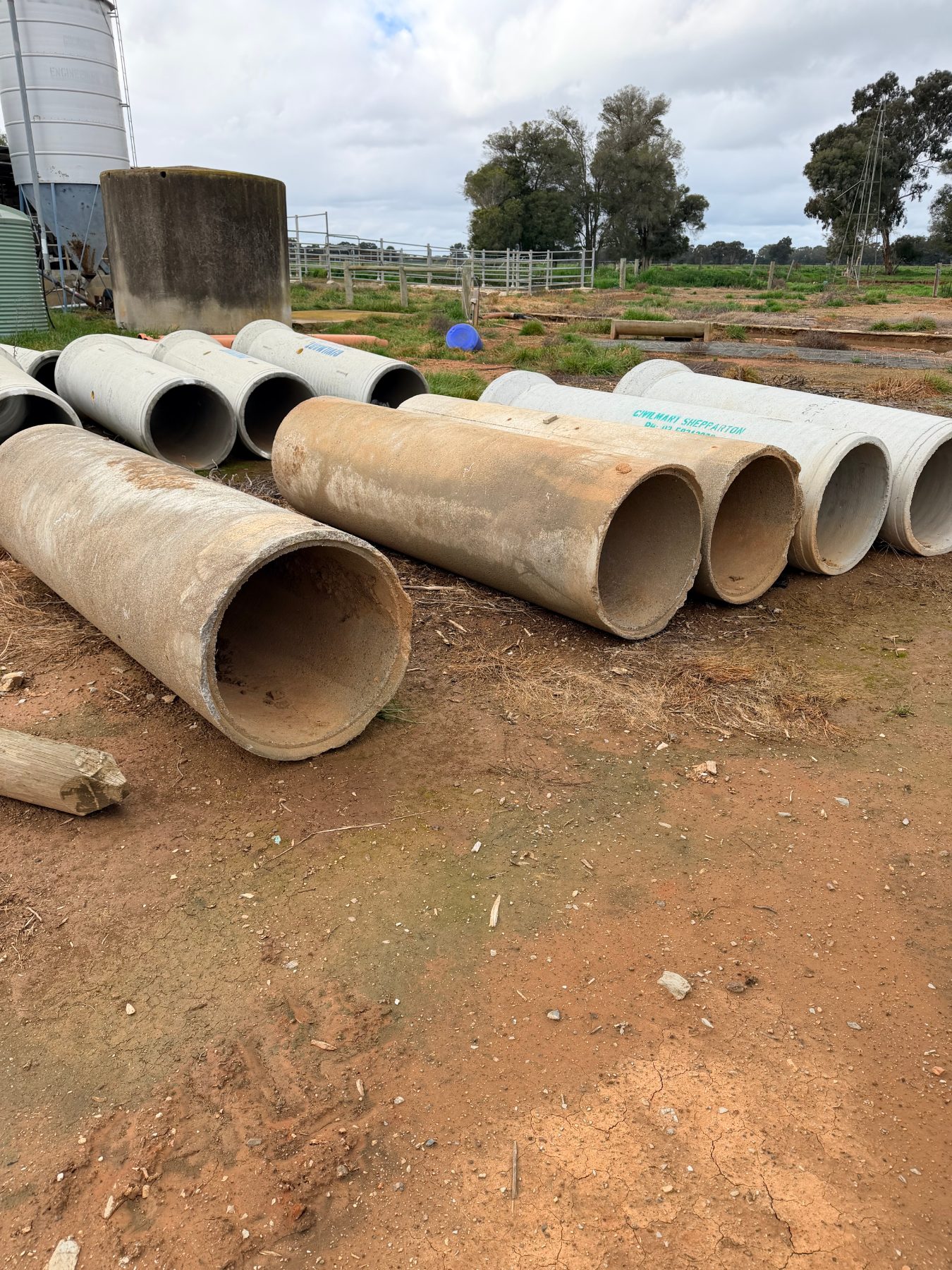 3 x 2.4m x 600mm concrete pipes - photo 2