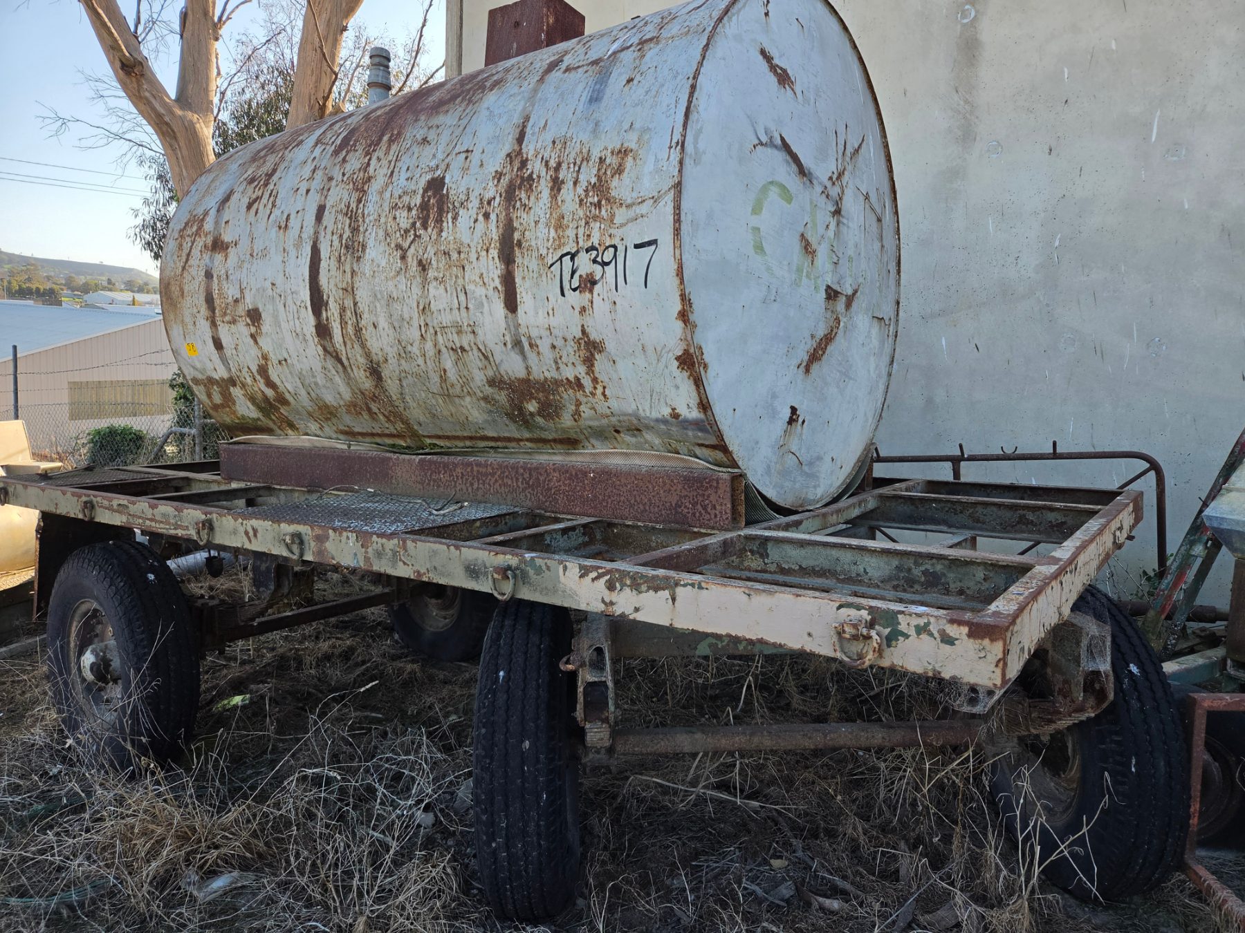 4,350 Ltr water/fuel tank on Trailer - photo 2