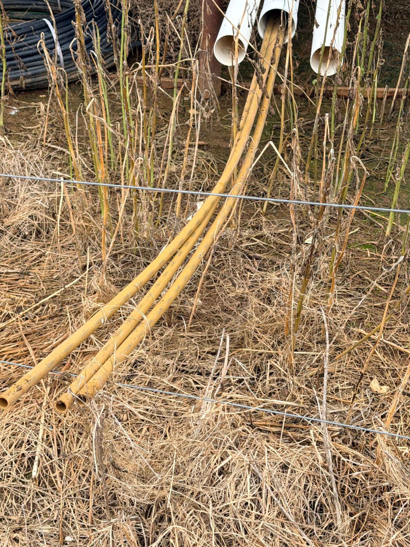 Assorted lengths of PVC pipe & plastic hot water pipe - photo 2