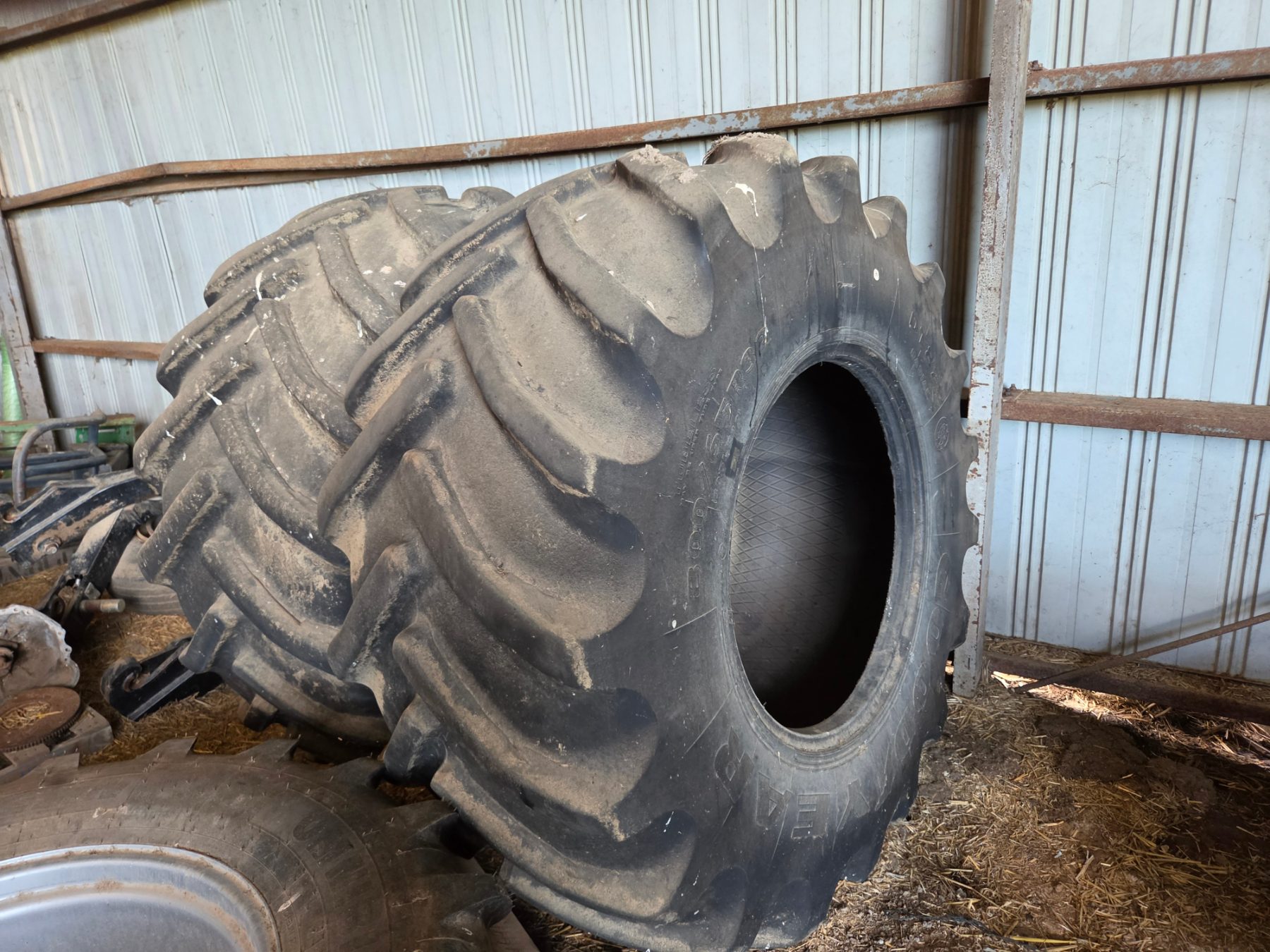 2x Tractor Tyres 800/65R32 - photo 2