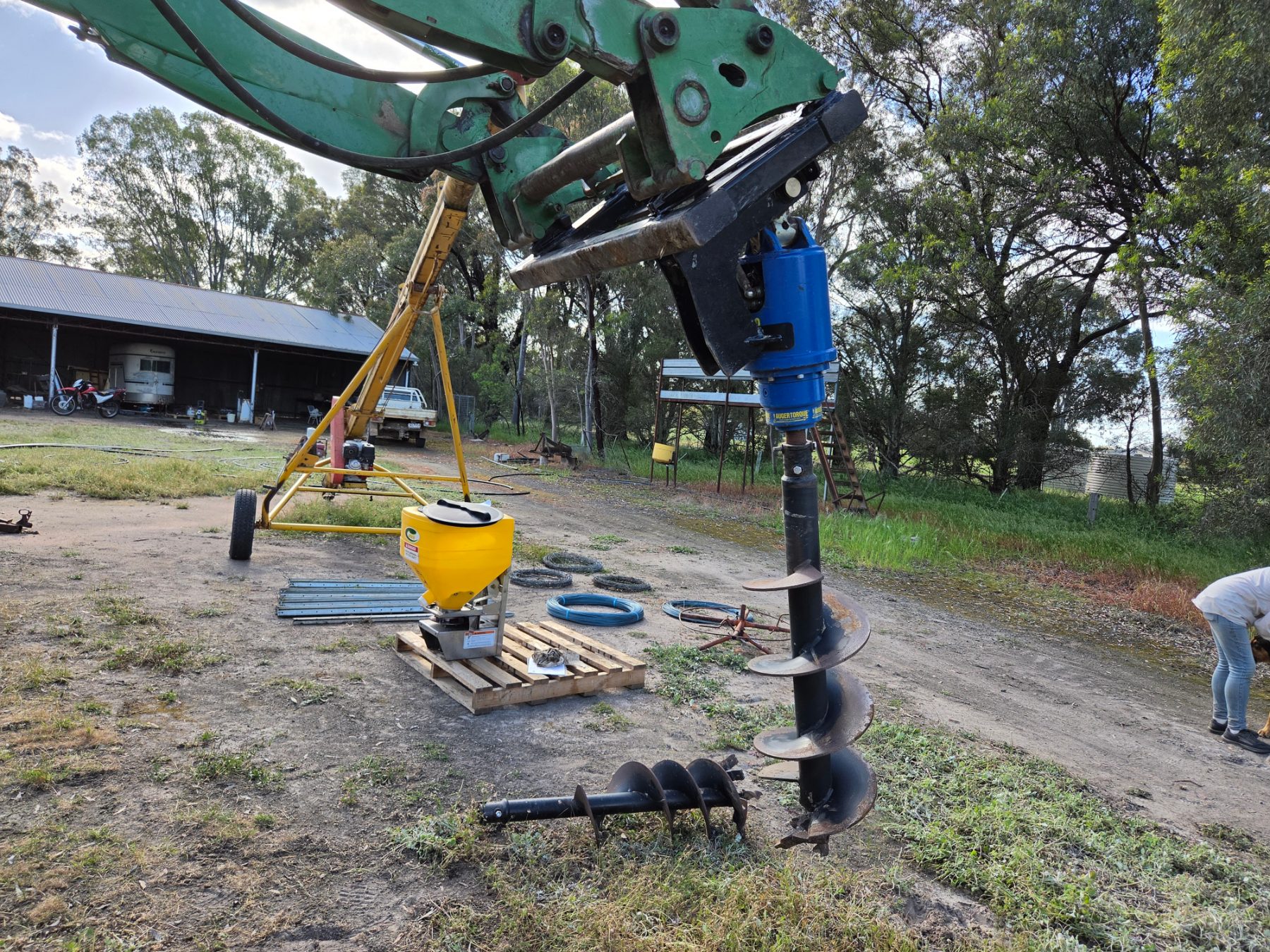 Used - Euro-hitch Hyd. Fence Post Auger - photo 2