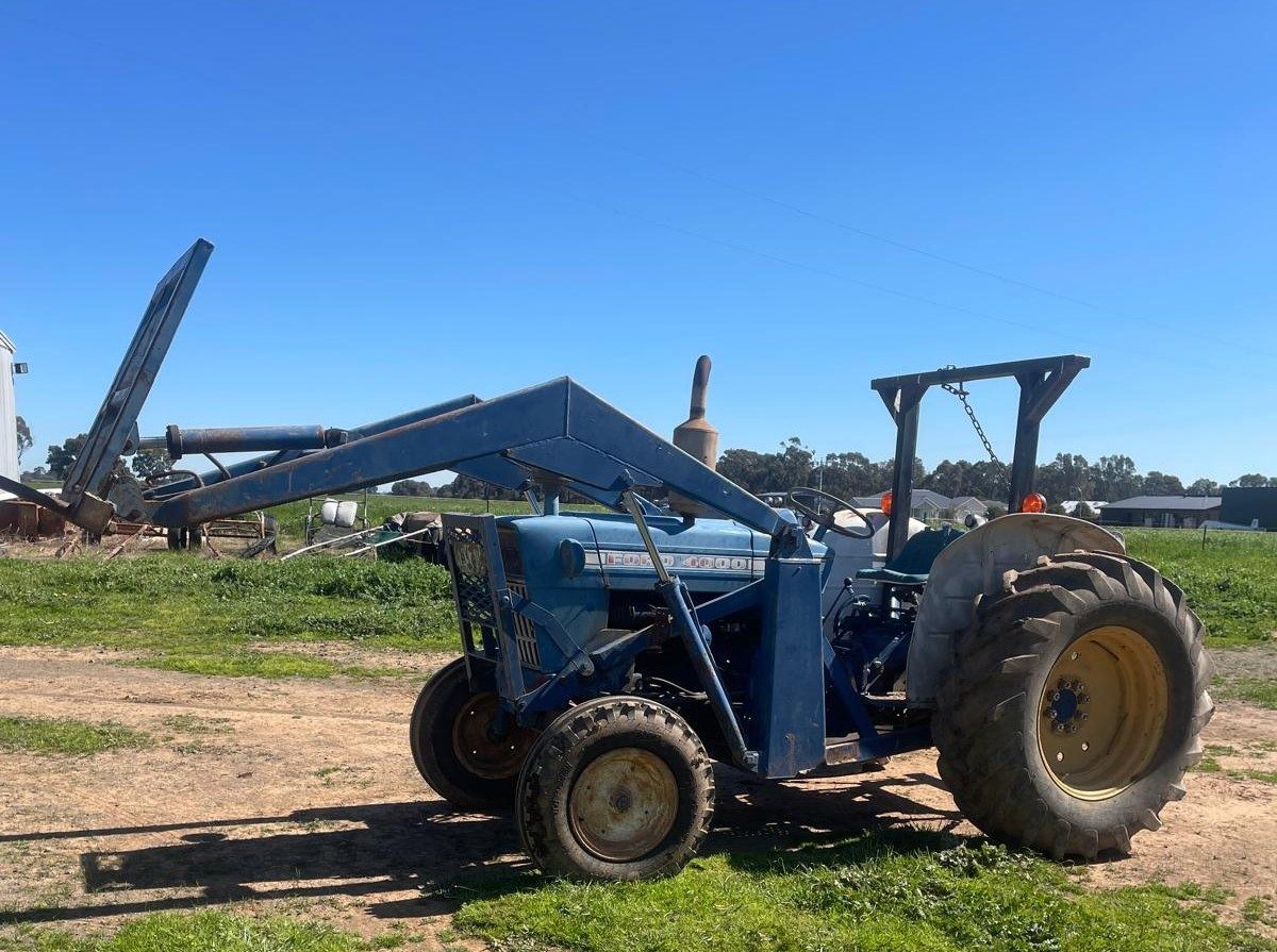 Ford 4000 2WD Tractor with FEL - photo 1