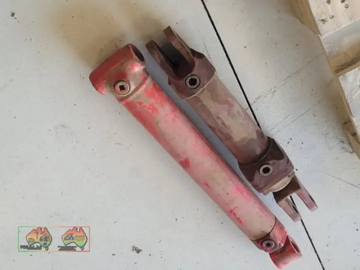 2x Hydraulic Rams
