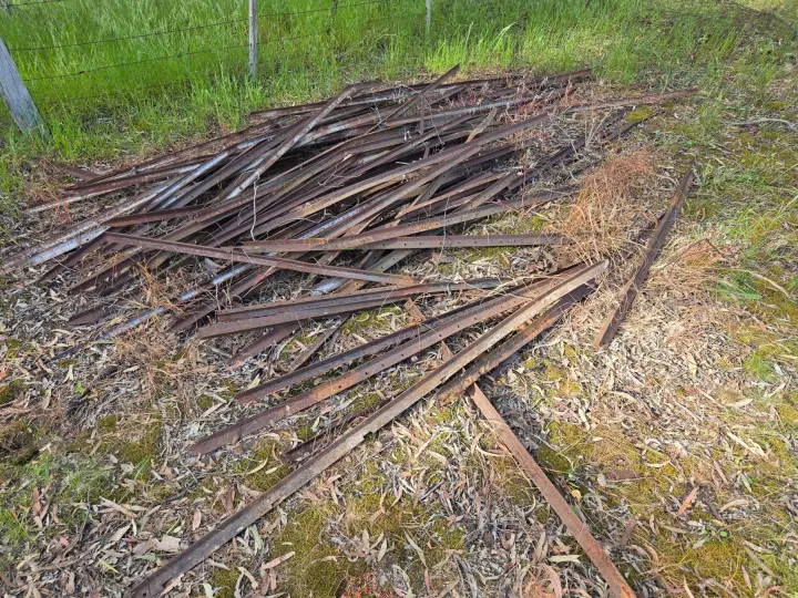 Used - Pile of Assorted 6-8ft Steel Posts