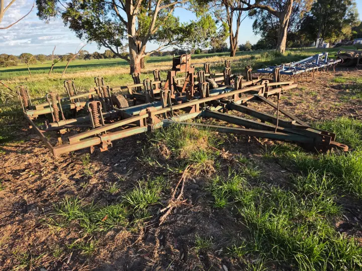 Used - John Shearer H/duty Chisel Plough
