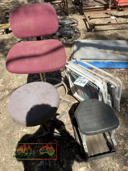 Various Chairs x6