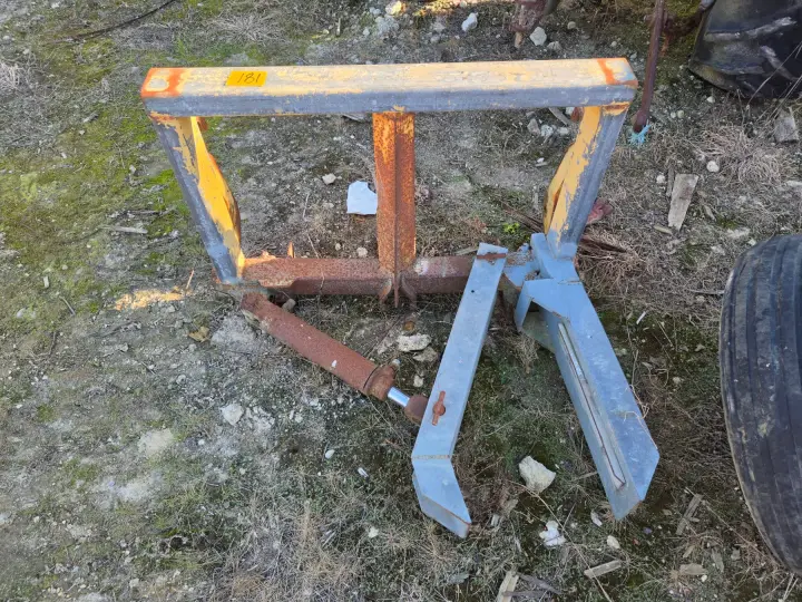 Hyd. Pine Post Puller