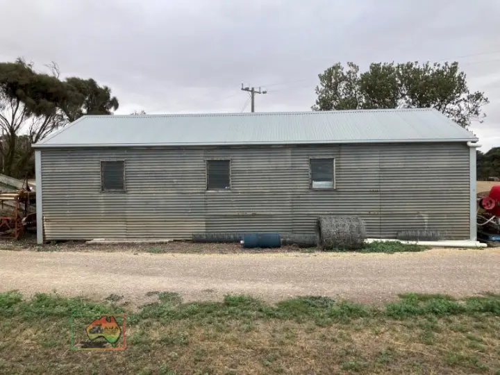 Complete Shed for Removal