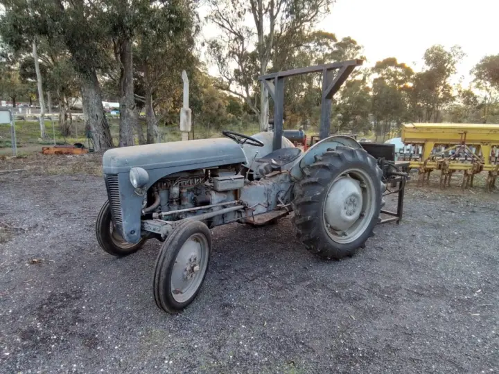 Massey TEA with 3PL Saw-Bench