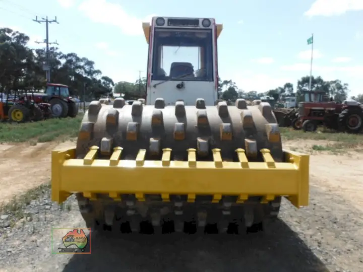 Multipak Padfoot/Smooth Drum Viabrating Road Roller