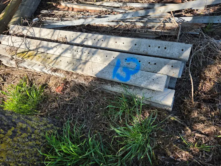 13x New Concrete Fence Posts