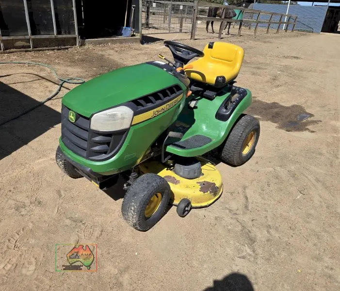 John Deere S100 Ride-on Mower