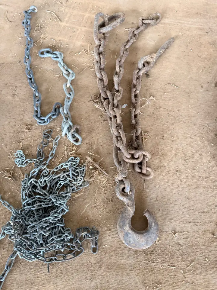 Various lengths of assorted size chain and heavy drag chain
