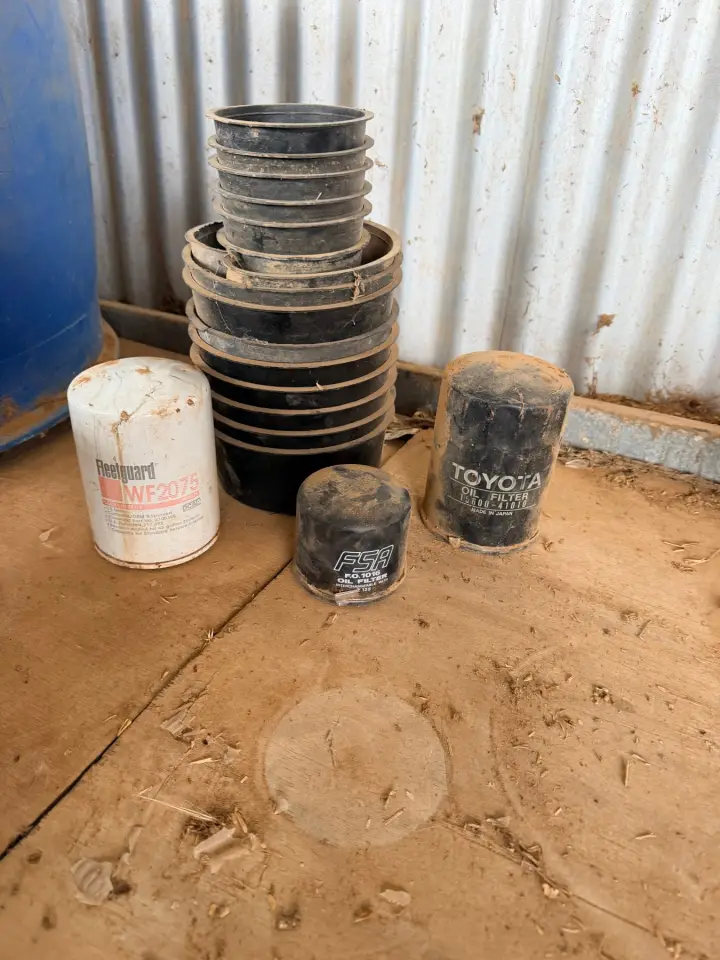 Irrigation plugs and oil filters