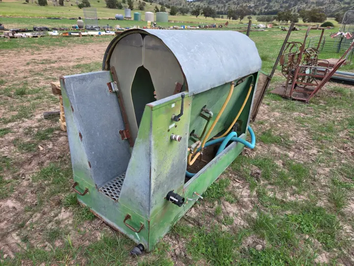 Used - Enclosed Sheep Jetting race