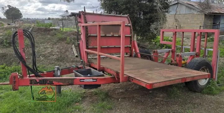 CMI Pa-Mick Bale Feedout Wagon