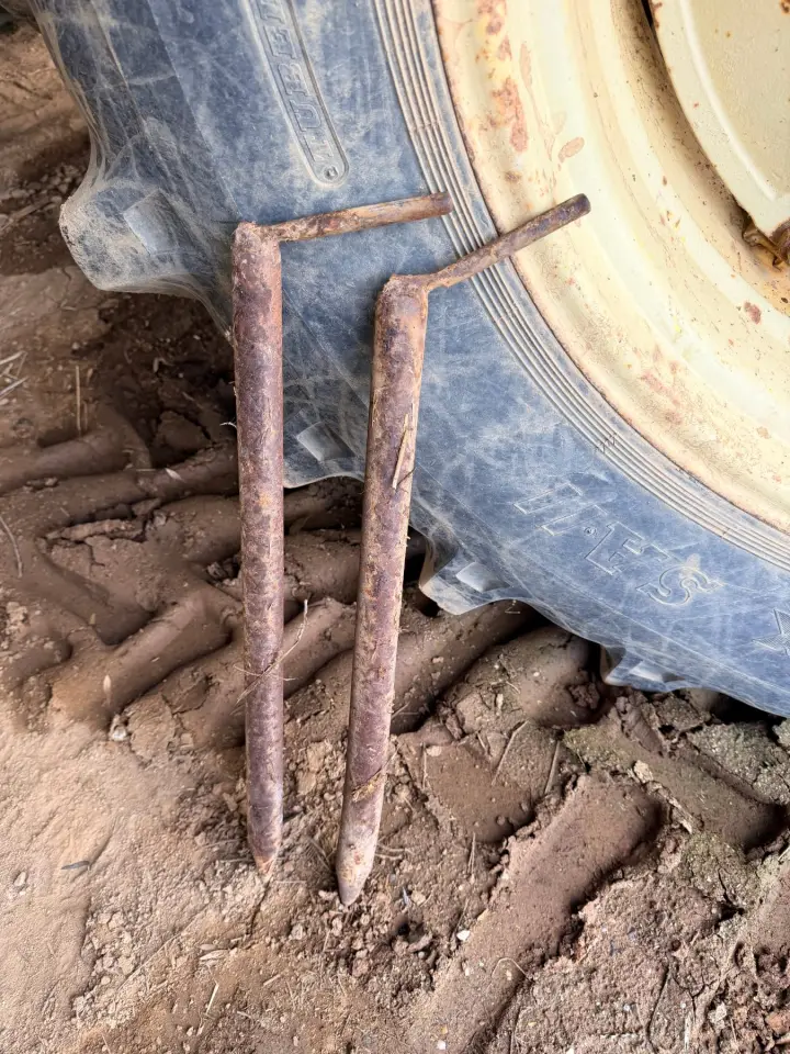 Hay bale spikes