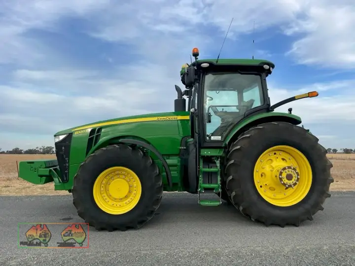 John Deere 8320R
