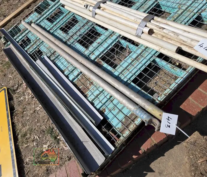 2x Scaffold Stays